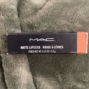 MAC Cosmetics Matte Lipstick BRAND NEW in shade:KINKSTER. a pretty peachy nude
